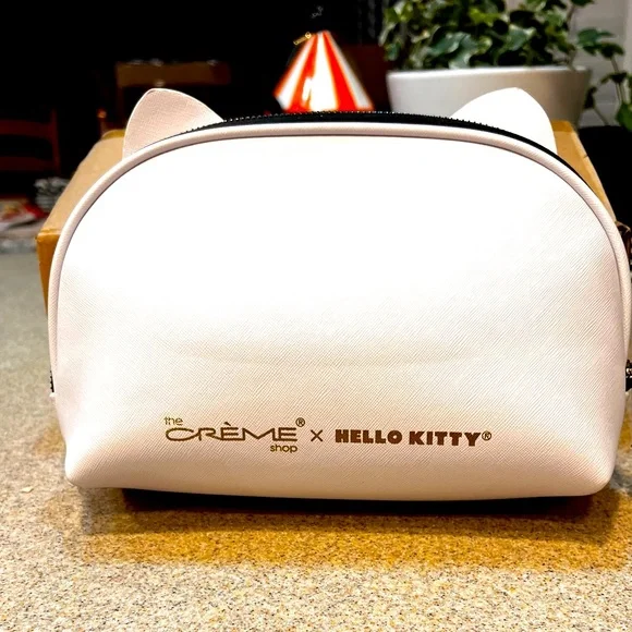 Hello Kitty Makeup Bag - Picture 2 of 2